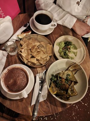 Tamal vegano y guacamole (pedir sin chapulines) at Oaxaca Te Amo in Oaxaca