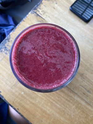 Smoothie de frutos silvestres  #Veganuary at Cafe Kracovia in San Pedro