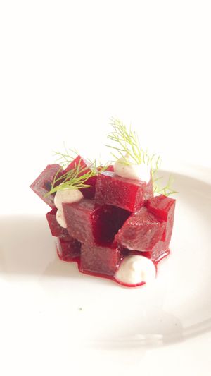 predessert autunnale; rapa rossa marinata con mayonese alla vaniglia e rafano at La Taverna degli Arna in Milan