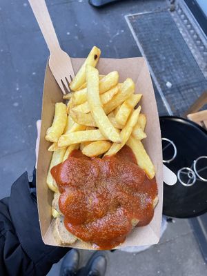 Curry sausage and fries  at Babapom in Cologne