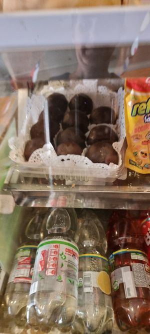Vegan housemade chocolate balls at Delicias Express in Valparaiso