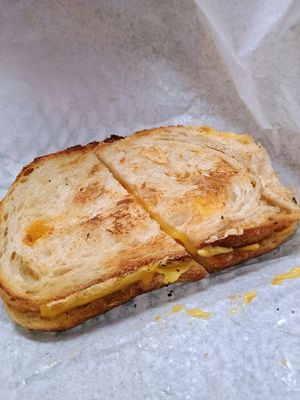 Vegan cheese sandwich at Drewbies in Sedona