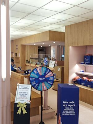 Inside at Healthy Poke in Alicante