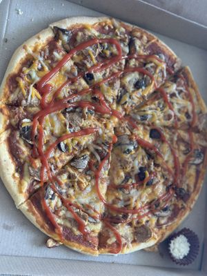 Pizza with sausage and mushrooms 🍄   at Big Leaf Mesa  in La Paz