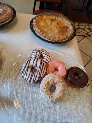 Apple pie, donuts at Soul Veg City in Chicago
