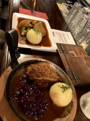 Bodhi-Pfanderl (17€) and Tempeh-Rouladen (16€) at Bodhi in Munich