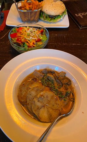 Beyond-Meat burger und waldpilz-Ragout  at Bodhi in Munich