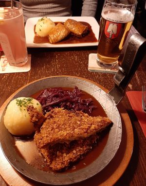 Knusperschnitzel und Tempehrouladen at Bodhi in Munich