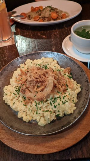 "Käsespätzle" mit Rostzwiebeln + Salat at Bodhi in Munich