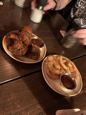 Chicken wings and onion rings  at Bodhi in Munich