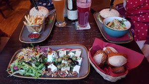 Vegan burgers & "cheese" plate at Bodhi in Munich