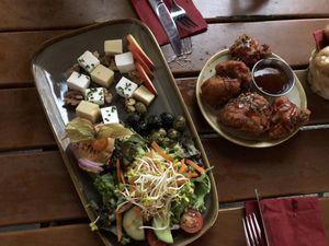 Gemüse im Teigmantel mit Dip.  at Bodhi in Munich