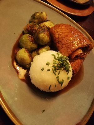 Tempeh-Rouladen mit Rosenkohl at Bodhi in Munich