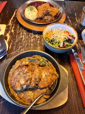 Pfanderl (hinten) und Lupinen-Pilz-Ragout  at Bodhi in Munich