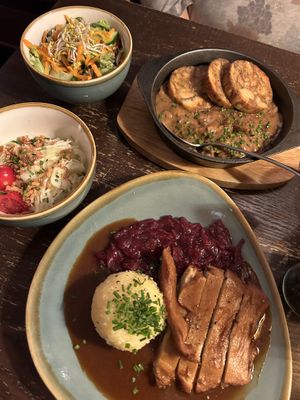 Waldpilz-Lupinen Ragout, Krautsalat und vegane „Ente“ mit Klößen und Blaukraut   at Bodhi in Munich
