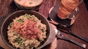 Keesspatzn und hausgemachter Ingwer-Gewürztee at Bodhi in Munich