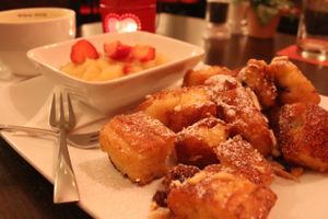 cut-up and sugared pancake at Bodhi in Munich