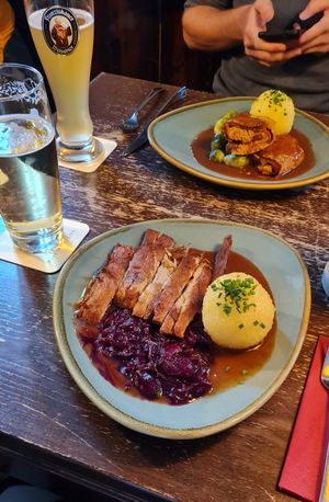Vegane "Ente"/vegan "duck" with Blaukraut and Knödel // vegane Rouladen mit Rosenkohl und Knödel at Bodhi in Munich