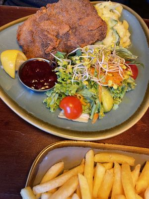 Schnitzel mit Kartoffelsalat. Lecker   at Bodhi in Munich