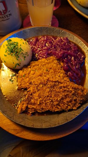 Soja-Knuspersteak, Kartoffelknödel, Rotkraut at Bodhi in Munich
