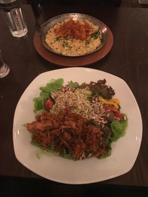 Mac and cheese with big salad at Bodhi in Munich