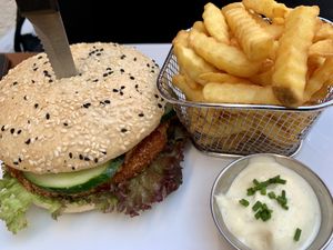 burger at Bodhi in Munich