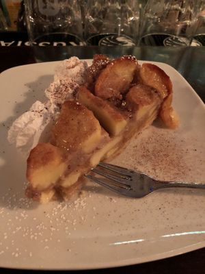 Solid apple pie at Bodhi in Munich