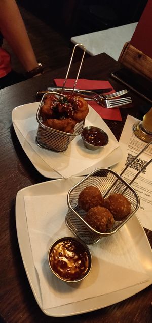 Chili cheese nuggets and cauliflower buffalo wings at Bodhi in Munich