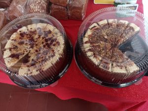 Tortas de macadamia y chocolate at La Casona Vegetariana in Cali