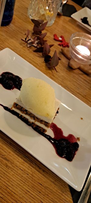New Year's Eve dinner: pants cotta cake with pear sorbet at conTenedor in Sevilla