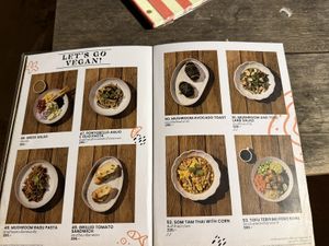 Insgesamt 8 vegane Gerichte.  at Buzz Coco Club in Rayong