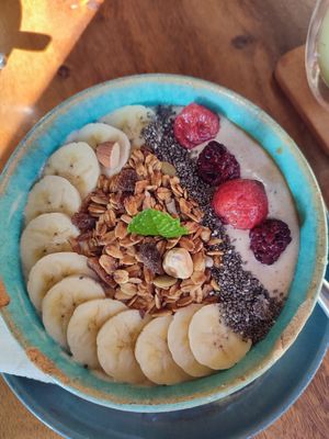 bwrdy smoothie bowl at Kiri Kopi in Ella