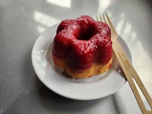Raspberry lemon bundt at Three Cats Coffee in Woodinville