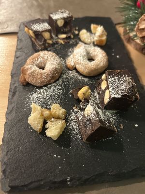 Cedro candito, biscottini al vino e cioccolato fondente  at Graní  in Marina Di Cerveteri