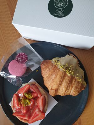 Raspberry Macaron, strawberry tartlet and pistacchio croissant at Patisserie Sießl in Munich