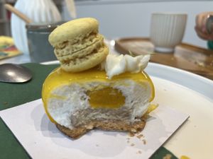 Inside the mango tart ☺️  at Patisserie Sießl in Munich