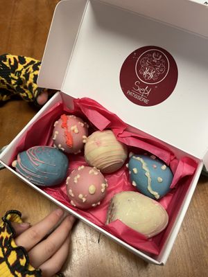 Cake Pops -  ‘eggs’ for Easter time   at Patisserie Sießl in Munich