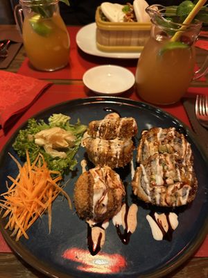 Silvester Essen im Pang Pang Ya. Chrispy Tofu Roll 🤤. Speise im Hintergrund nur vegetarisch.   at Pang Pang Ya - Original Peking Ente in Duisburg