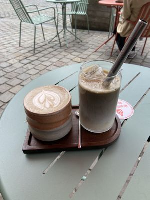 Hojicha with oat milkk  at DRACHE Specialty Coffee Bar in Brussels