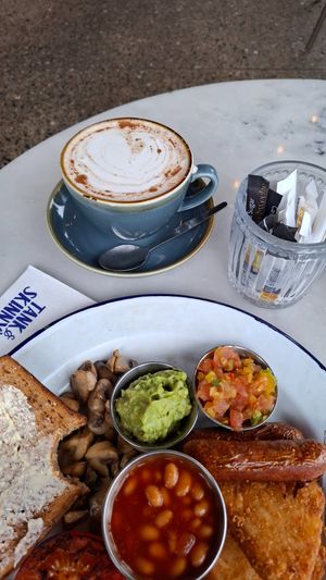 Vegan Breakfast (toast with butter, two sausages, two hashbrowns, avocado cream, tomato, mushrooms and beans) & Chai Latte with Oatmilk at Tank and Skinny's - Seaside  in Buncrana