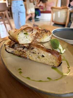 Focaccia muito bem feita  at Cumbuca in Florianopolis