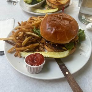 roadhouse burger at Handlebar in Chicago