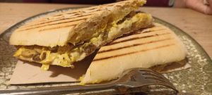 Bocata de No pollo con mostaza y curri #Veganuary at MATi in Zaragoza