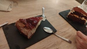 Tiramisú y tarta de queso at MATi in Zaragoza