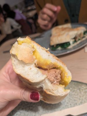 Bocadillo de salchicha y mostaza at MATi in Zaragoza