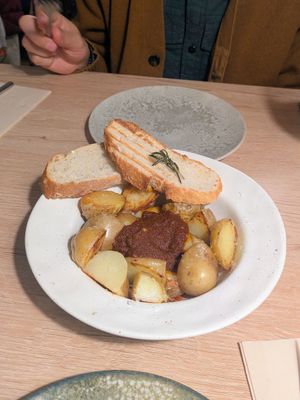 Patatas al mojo at MATi in Zaragoza