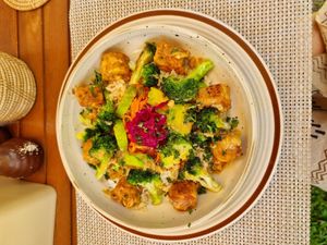 tempeh brokkoli brown rice bowl at Ojas Vegan & Vegetarian Eatery in Siem Reap