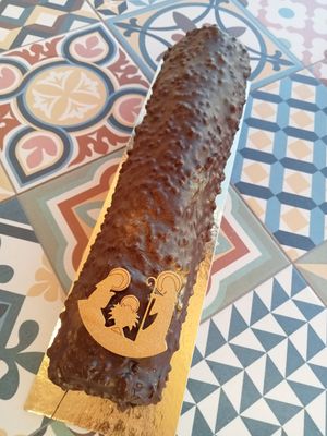 Tronco de trufa recubierto con chocolate y avellana, vegano #Veganuary at Mi Abuela Y Sus Pasteles  in Mislata