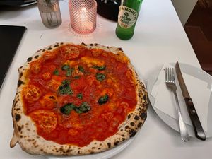 Authentic Neapoletan Marinara Pizza at Brechts Pizza & Vino in Hannover
