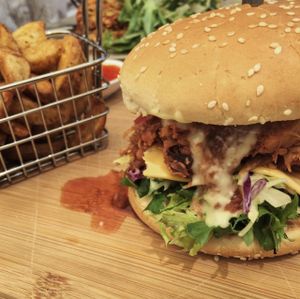 Vegan pulled pork (jackfruit) burger at The Pearfect Pantry in Osbourne Park